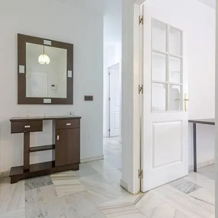 3bdr 2 Bath With Parking In The Location