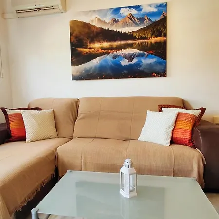 3bdr 2 Bath With Parking In The Location *