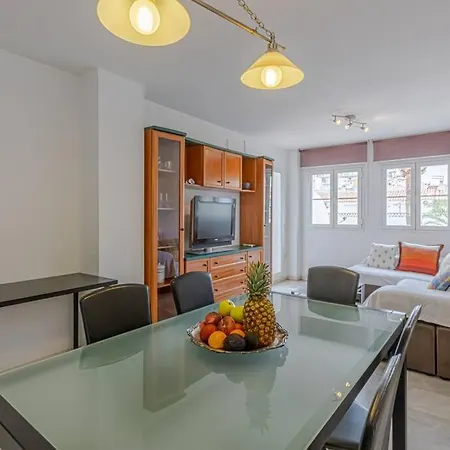 Apartment 3bdr 2 Bath With Parking In The Location