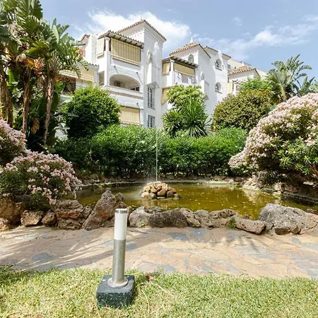 Apartment 3bdr 2 Bath With Parking In The Location *