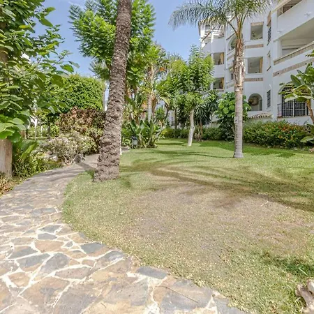3bdr 2 Bath With Parking In The Location *