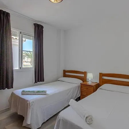 Apartment 3bdr 2 Bath With Parking In The Location *