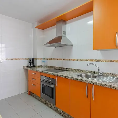 3bdr 2 Bath With Parking In The Location