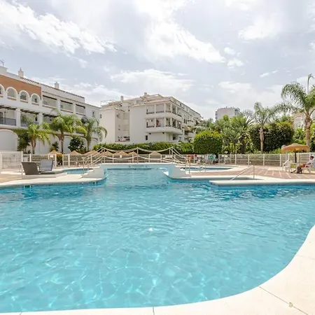 Apartment 3bdr 2 Bath With Parking In The Location *