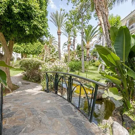 Apartment 3bdr 2 Bath With Parking In The Location *