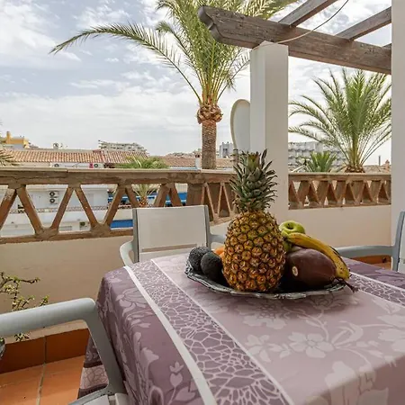 Apartment 3bdr 2 Bath With Parking In The Location *