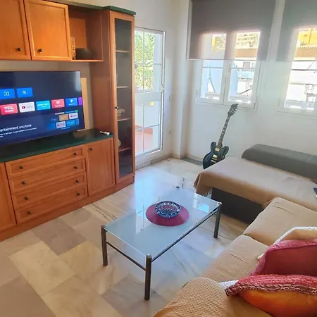 Apartment 3bdr 2 Bath With Parking In The Location